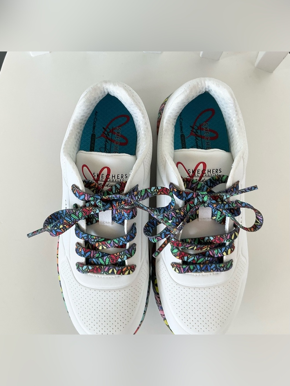 Skechers Brand NEW White Platform Sneakers with Colorful Heart Pattern - Picture 5 of 6